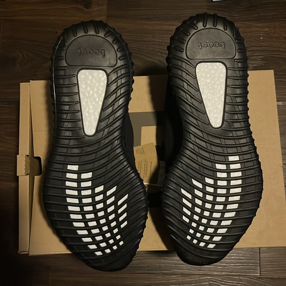 Brand New with Box Yeezy Boost 350 V2 - Picture 4 of 6